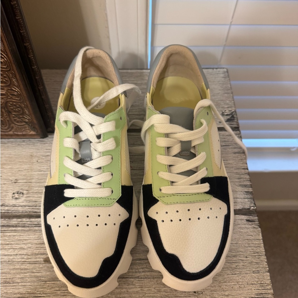 Stylish Women's Sneakers in Black and Cream
